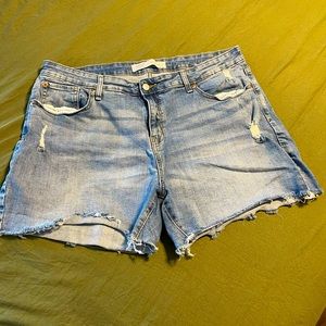 Levi Straus, size 18 shorts, good used condition.